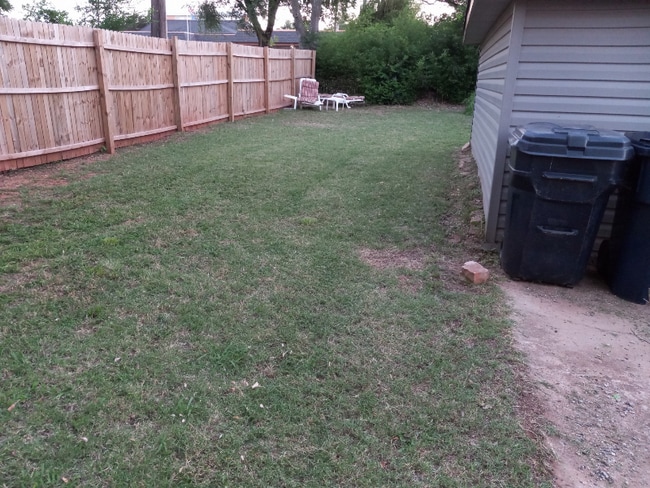 1004 NE 28th St in Oklahoma City, OK - Foto de edificio - Building Photo