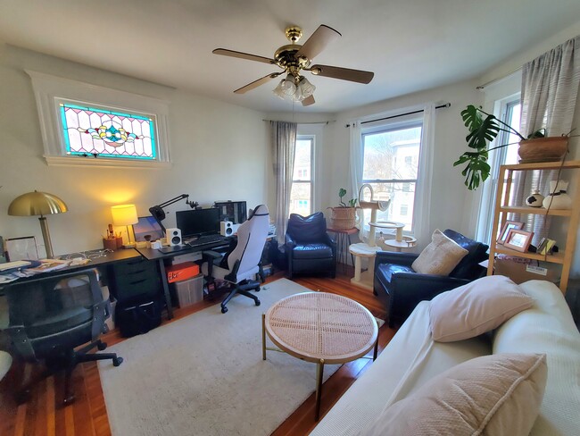 250 Belgrade Ave, Unit U2 in Boston, MA - Building Photo - Building Photo