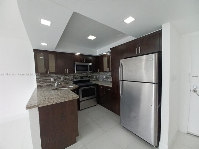 16740 NE 9th Ave in North Miami Beach, FL - Building Photo - Building Photo