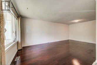 90 Blackhorne Dr in Kitchener, ON - Building Photo - Building Photo