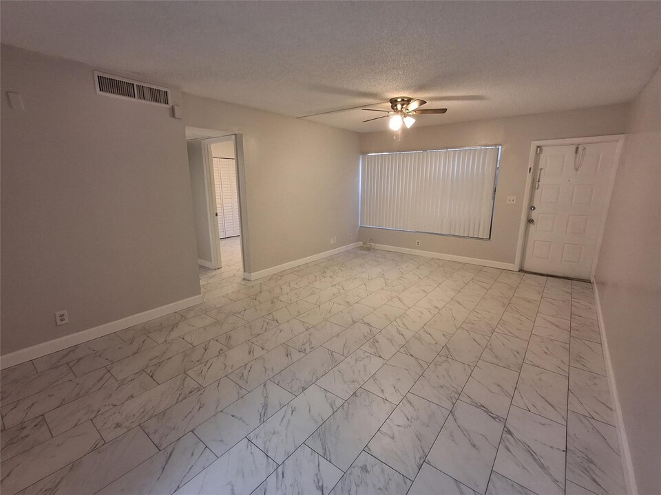 10826 Royal Palm Blvd in Coral Springs, FL - Building Photo