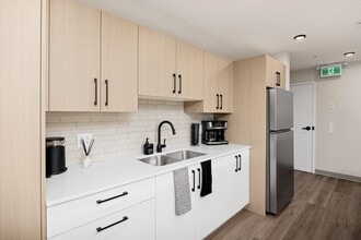 Central in Kelowna, BC - Building Photo - Building Photo