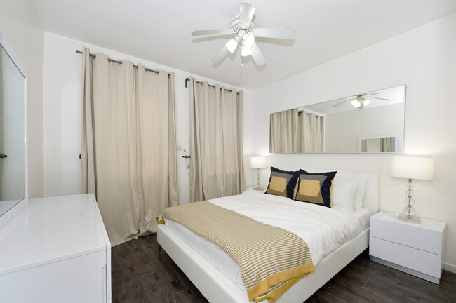 350 W 38th St in New York, NY - Building Photo - Building Photo