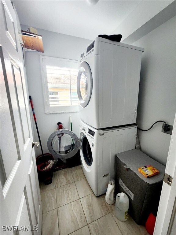 6270 Huntington Lakes Cir