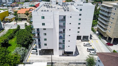 627-Vista Del Rio in Miami, FL - Building Photo - Building Photo