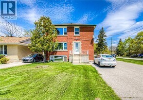 32 Fairmount Rd in Kitchener, ON - Building Photo