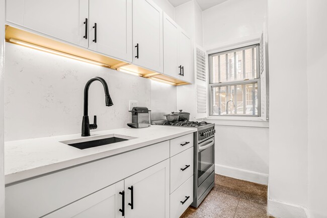 137 E 28th St in New York, NY - Building Photo - Building Photo