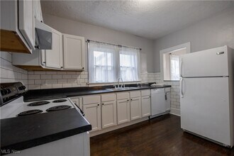 1235 18th St NW in Canton, OH - Foto de edificio - Building Photo