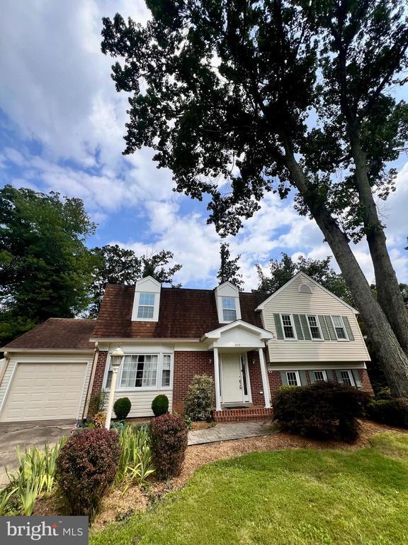 property at 2215 Loch Lomond Dr