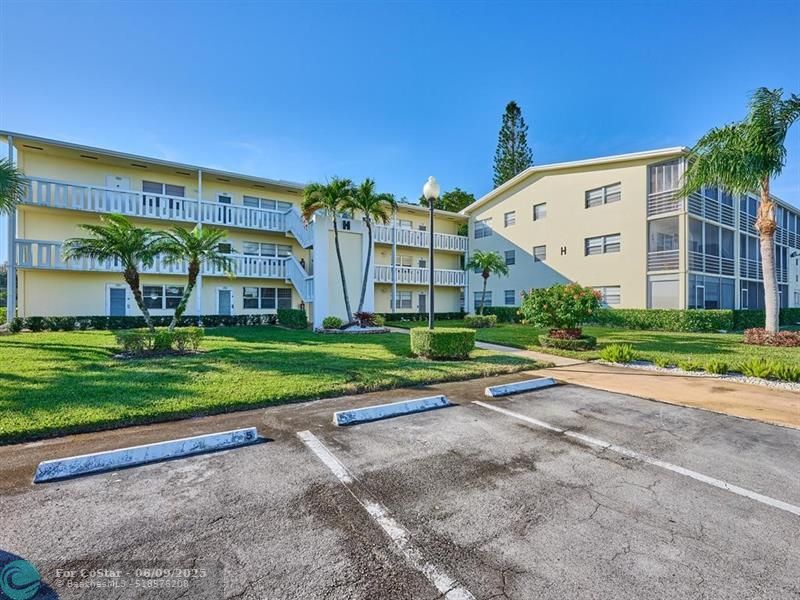 300 Dorset E in Boca Raton, FL - Foto de edificio