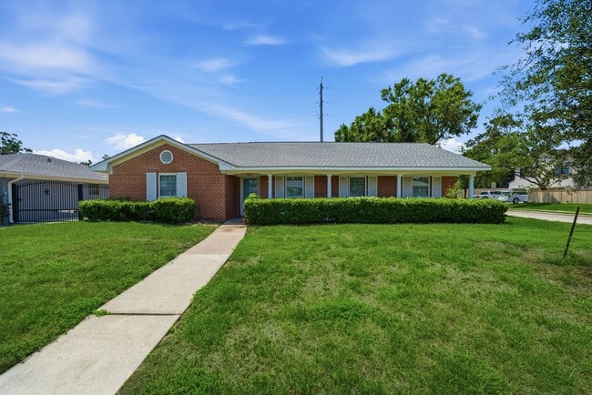 6323 Cindy Ln