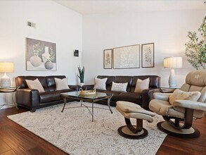 349 Almond Way in Healdsburg, CA - Building Photo - Building Photo