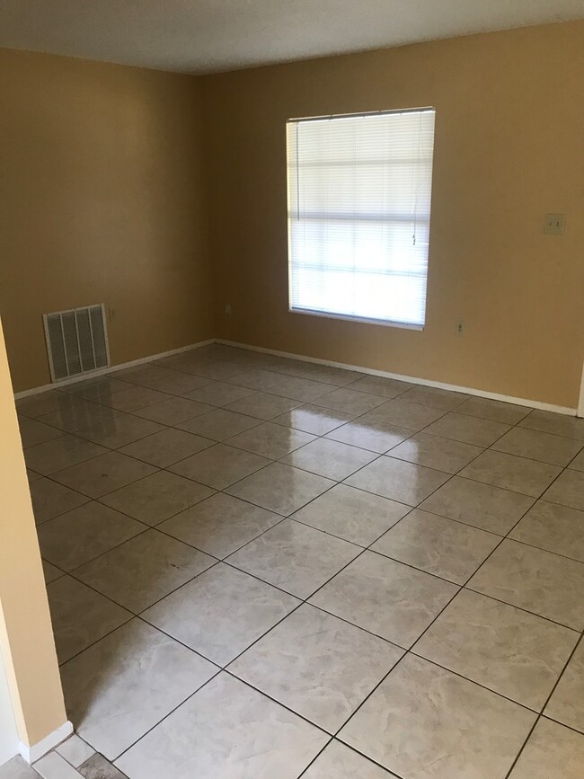 700 Wynn Dr in Sanford, FL - Building Photo - Building Photo