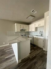 418 Garland Dr in Lake Jackson, TX - Building Photo - Building Photo