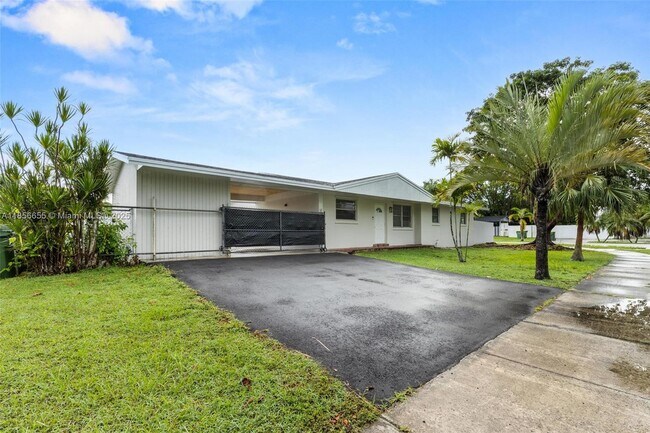 1621 NW 13th Ave in Homestead, FL - Building Photo - Building Photo