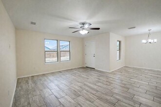 5822 Doctorado Dr in Laredo, TX - Building Photo - Building Photo