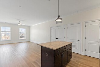 2504 Green Bay Rd, Unit 202 in Evanston, IL - Building Photo - Building Photo