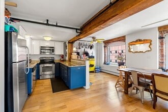 240 Jackson St in Lowell, MA - Building Photo - Building Photo