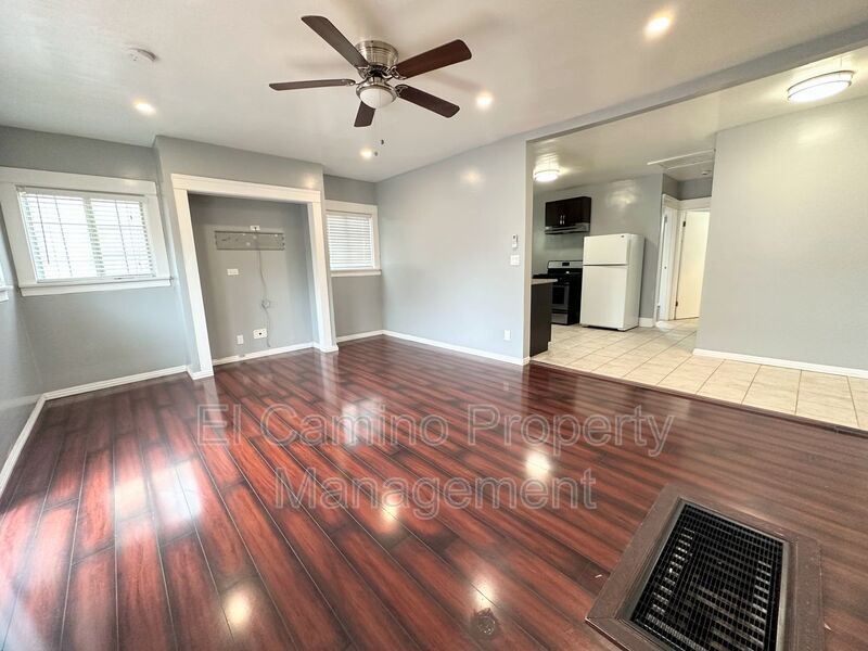 3728 E 14th St in Long Beach, CA - Building Photo
