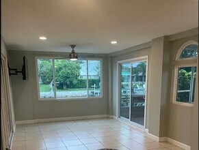 8771 Bay Pointe Dr in Tampa, FL - Building Photo - Building Photo