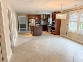 1132 W Boylston St in Worcester, MA - Foto de edificio - Building Photo