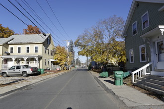 18 Winter St in Rochester, NH - Foto de edificio - Other