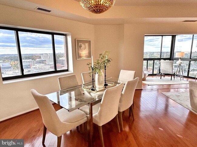 900 N Stafford St in Arlington, VA - Foto de edificio - Building Photo