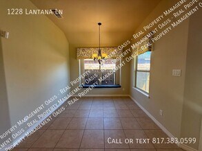 1228 Lantana Ln in Burleson, TX - Building Photo - Building Photo