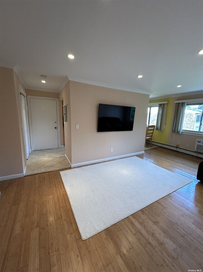 2453 Union Blvd-Unit -1B in Islip, NY - Building Photo - Building Photo