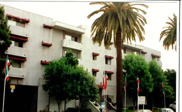 Fountain Terrace Apartments in Van Nuys, CA - Building Photo - Building Photo