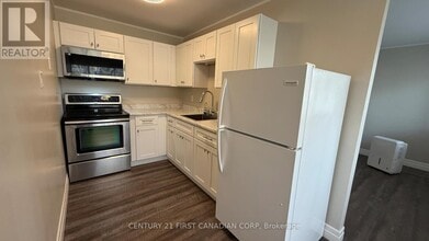 1170 Hamilton Rd in London, ON - Building Photo - Building Photo