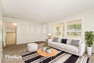 6680 Foxshire Dr in Florissant, MO - Building Photo - Building Photo