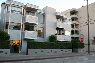 18 N Venice Blvd in Venice, CA - Foto de edificio - Building Photo