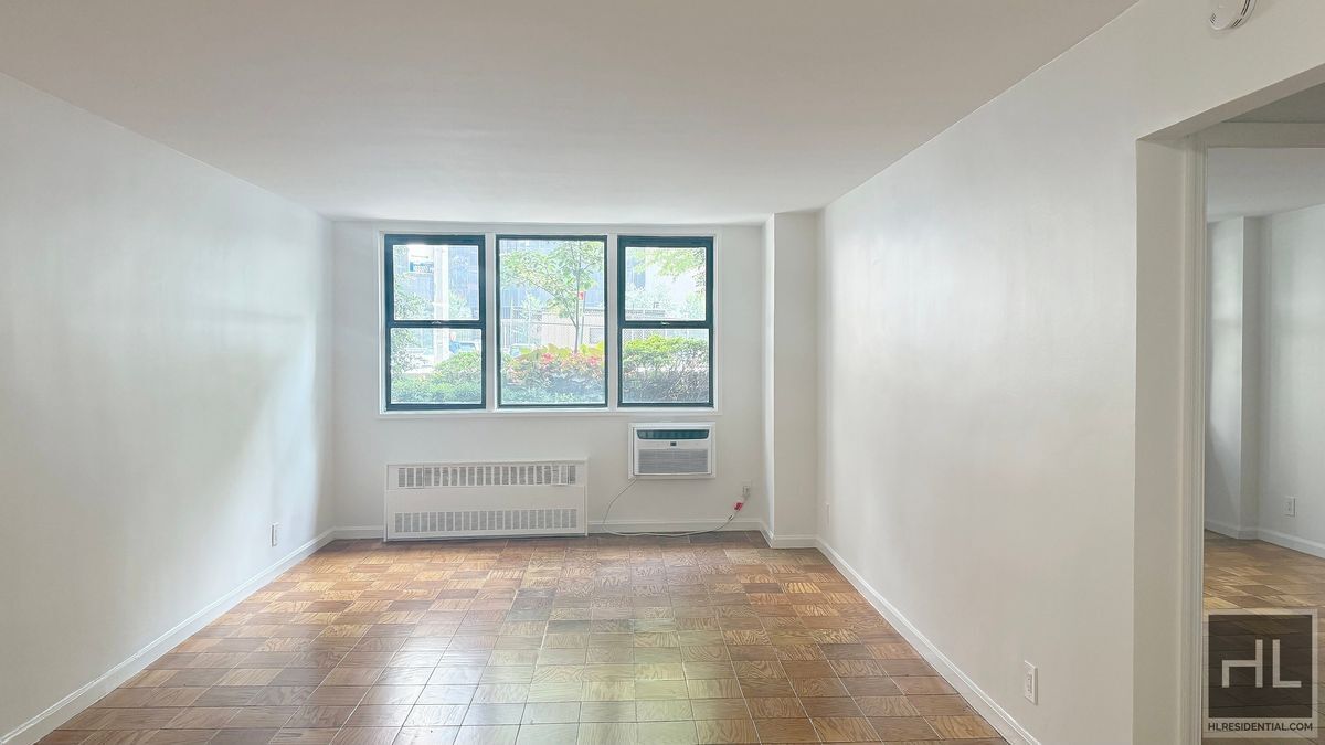 EAST 36 STREET in New York, NY - Building Photo