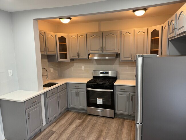 16 Astoria St, Unit Astoria St in Boston, MA - Building Photo - Building Photo