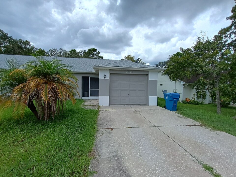 3367 Everett Ave in Spring Hill, FL - Building Photo