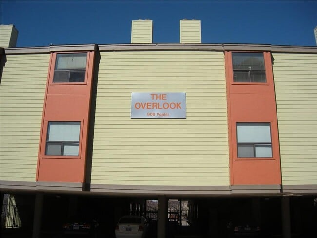 property at 908 Poplar St