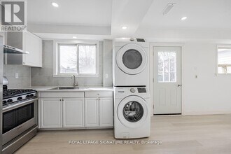 54 Tuscarora Dr in Toronto, ON - Building Photo - Building Photo