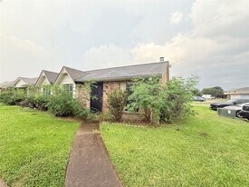 6387 S Briar Bayou Dr in Houston, TX - Building Photo