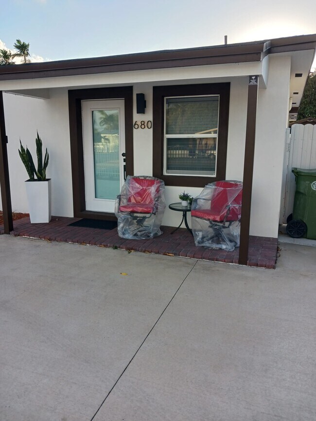 680 E 8th Ave in Hialeah, FL - Building Photo - Building Photo