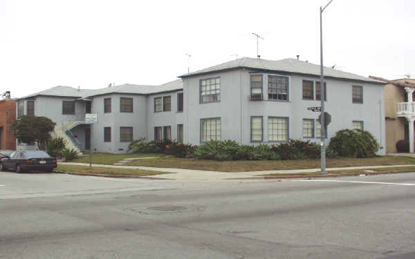 904 N Orange Dr in Los Angeles, CA - Building Photo