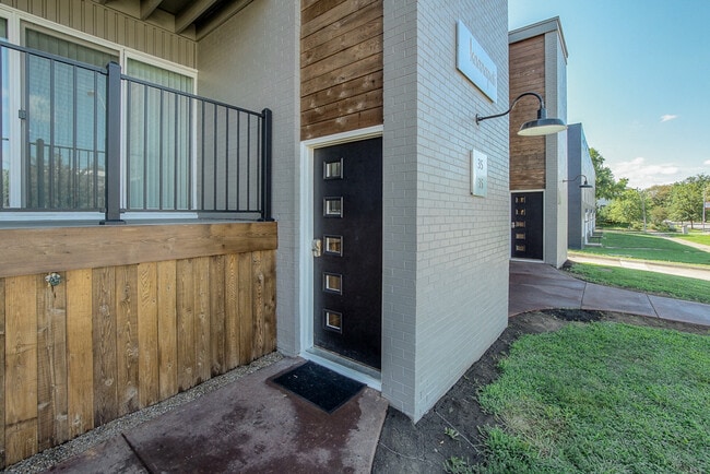 3531 Gillham Rd, Unit 10 in Kansas City, MO - Building Photo - Building Photo