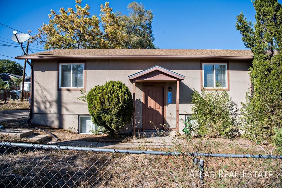 2003 W Caspian Pl in Englewood, CO - Building Photo