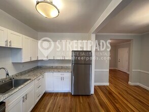 1153 Beacon St, Unit 7 in Brookline, MA - Building Photo - Building Photo