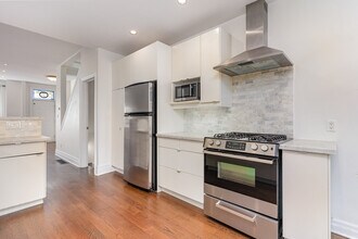 114 Shaftesbury Ave in Toronto, ON - Building Photo - Building Photo