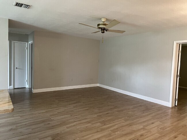 7903 Hyde Park Ave in North Port, FL - Building Photo - Building Photo