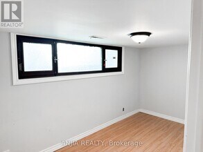 74 Castle Hill Dr in Toronto, ON - Building Photo - Building Photo