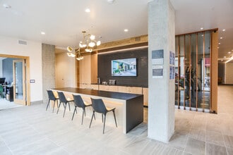 Hollis in Portland, OR - Building Photo - Interior Photo