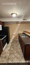 219 1/2 E North Ave in Baltimore, MD - Building Photo - Building Photo