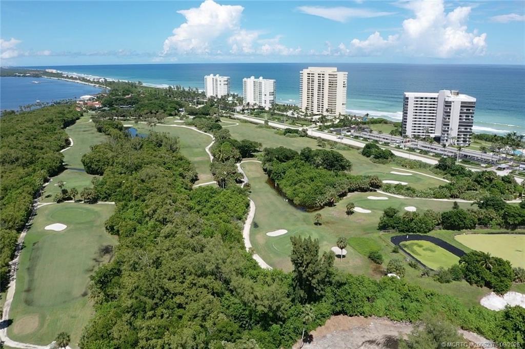 8800 S Ocean Dr in Jensen Beach, FL - Building Photo
